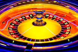 Live Sic Bo Dadu table with three dice in dealer cage, broadcast from 0pera toto Evolution Gaming studio